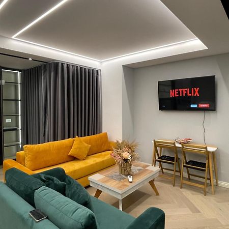 Luxury One Bedroom Apartment ติรานา ภายนอก รูปภาพ
