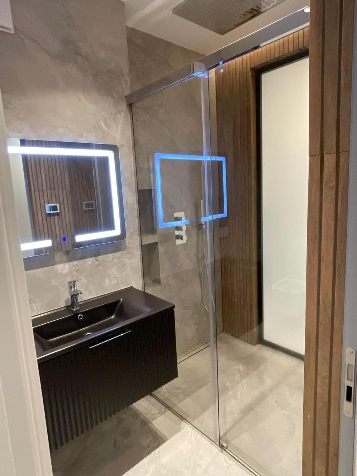 Luxury One Bedroom Apartment ติรานา ภายนอก รูปภาพ