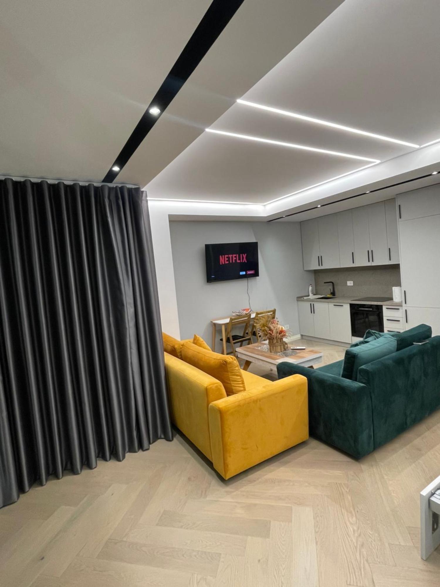 Luxury One Bedroom Apartment ติรานา ภายนอก รูปภาพ